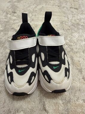 Nike Kids Black/White/Green Velcro Athletic Sneakers